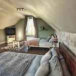 Tully View House