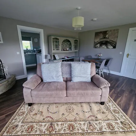 Tully View House